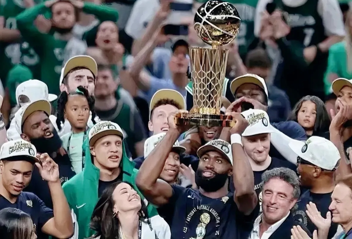 包含赛地聚焦：NBA总决赛关键时刻热度飙升；萨克拉门托国王再遭质疑；引发热议；更衣室氛围转暖的词条