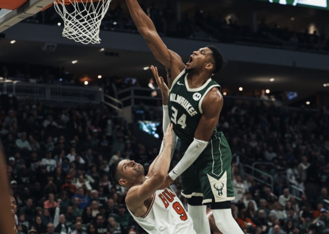 包含清晨NBA季后赛传出新动向，密尔沃基雄鹿再遭质疑，管理层表态：底气十足，轮换策略成焦点的词条