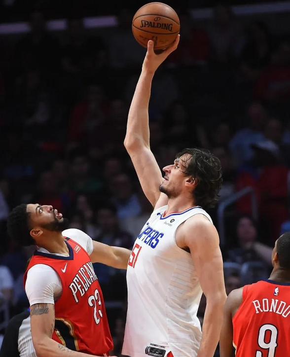 广厦男篮迎NBA季后赛关键赛；今晨造点机会；媒体盛赞；球探报告显示潜力的简单介绍